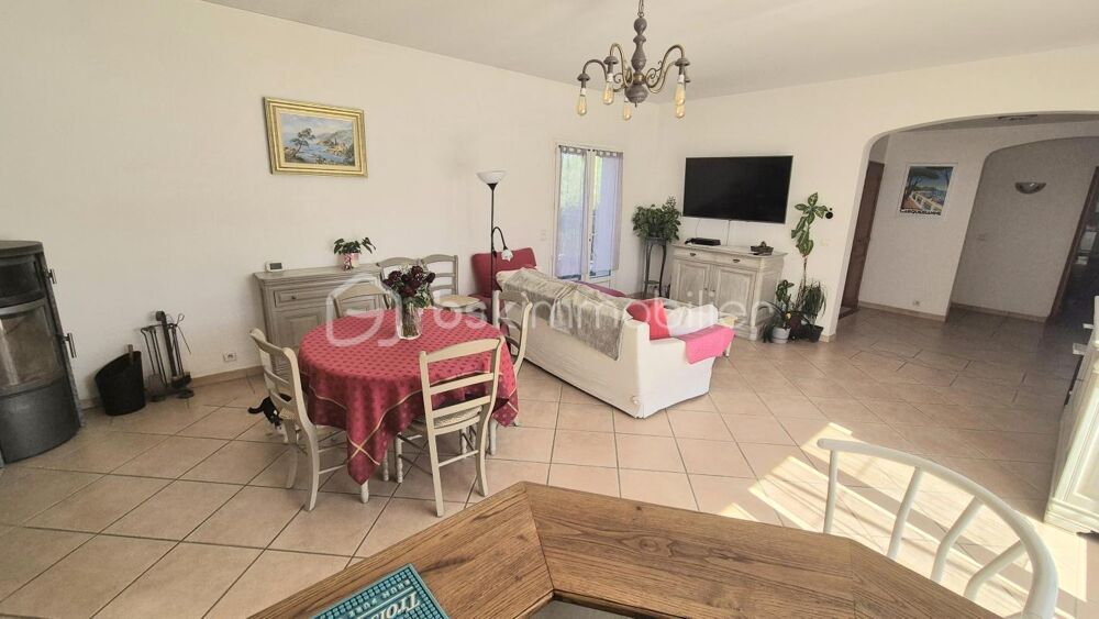 PIERREFEU - Villa de 128 m² - Parcelle 1000 m² - 4 chambres - Garage - Piscine