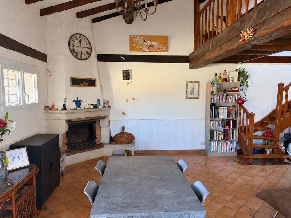 Maison à NÉVIAN  MAISONNETTE EN DUPLEX 163 M², 4 À 5 CHAMBRES, COUR ET GRANDE TERRASSE
