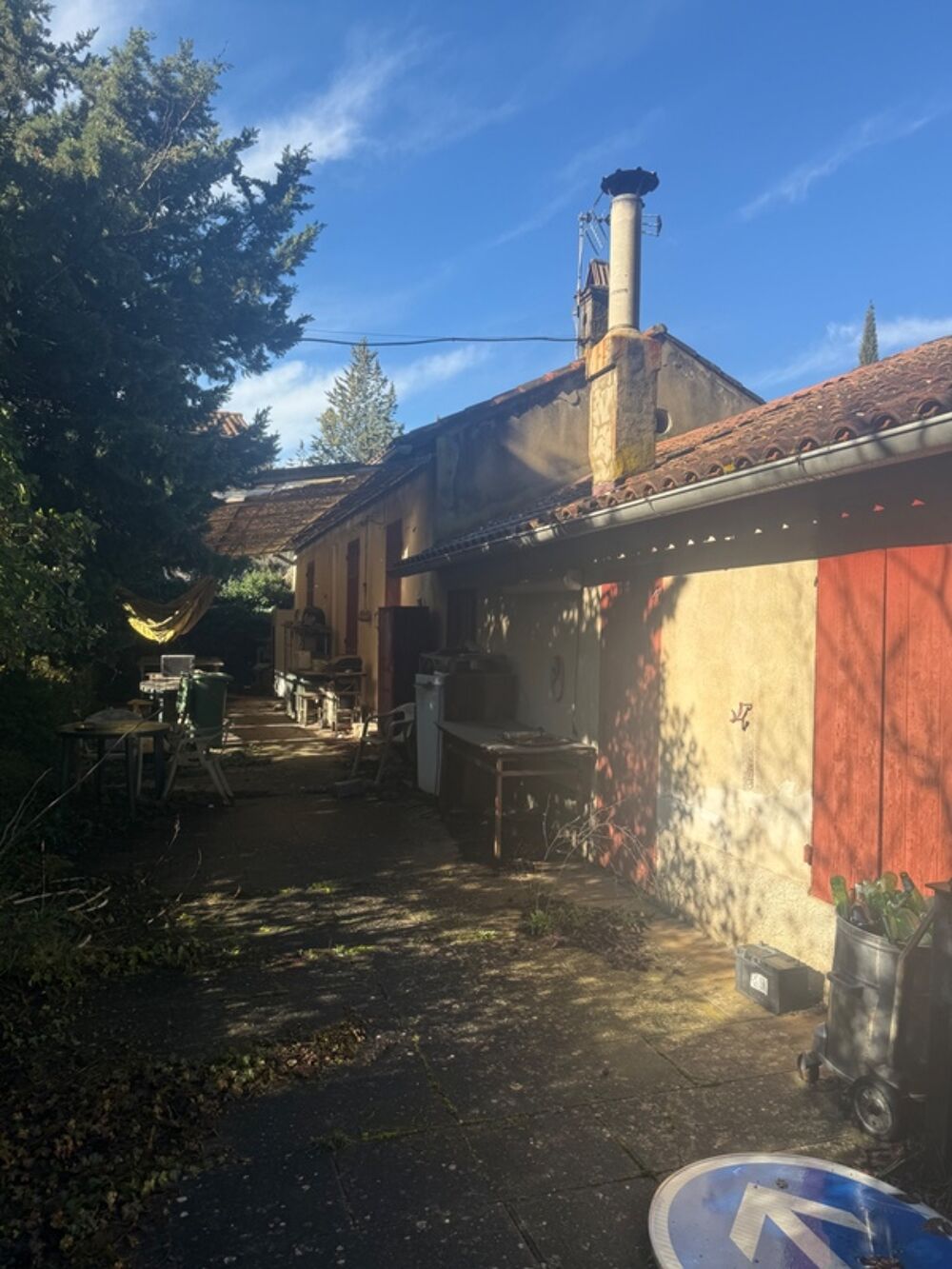Terrain 10500m2 avec maison à rénover VENTABREN (13)