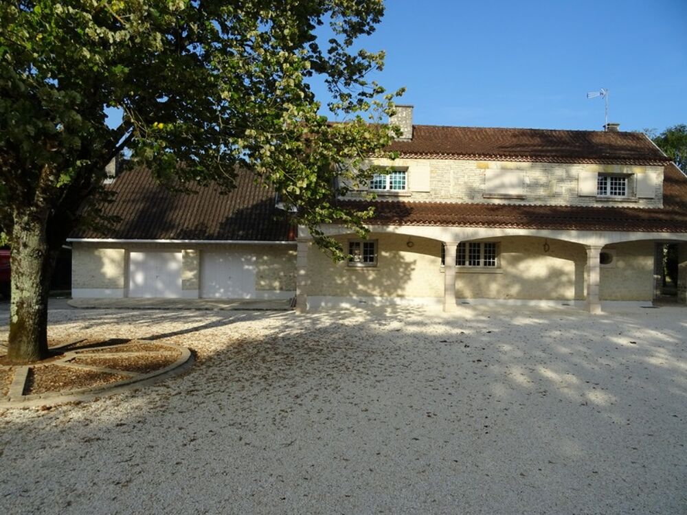 Maison à vendre 8 pièces ROULLET SAINT ESTEPHE (16)