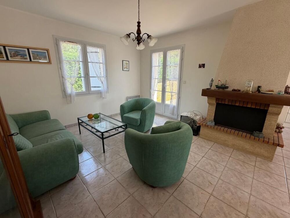 BREM SUR MER 85 A 2 PAS DES PLAGES DANS QUARTIER RESIDENTIEL VILLA PLAIN PIED AVEC GARAGE ET JARDIN CLOS