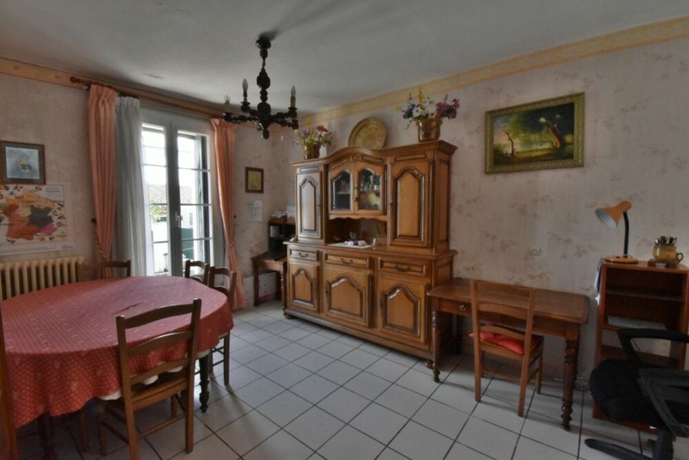 Maison vigneronne avec garage, cour et jardin  Fort potentiel