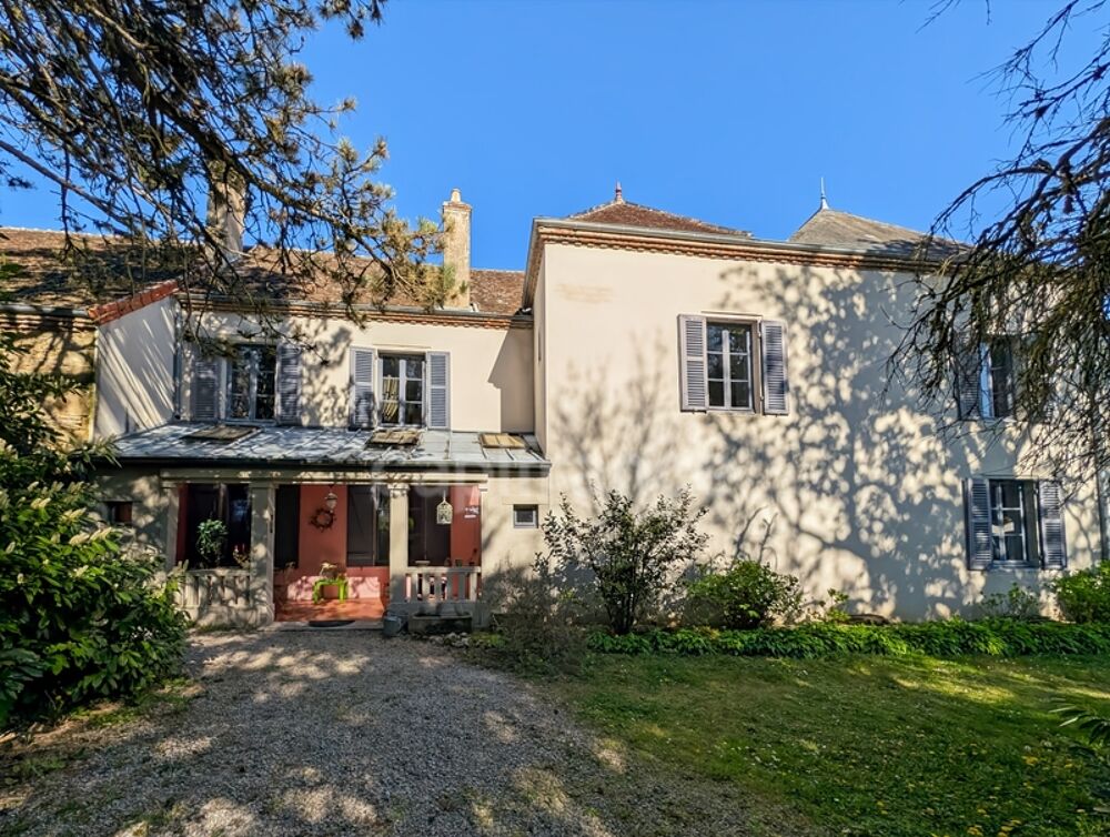 A Charrecey (71) Ancien Domaine viticole de 380 m² environ à 13 minutes de la gare TGV et 13000 m² de terrain !