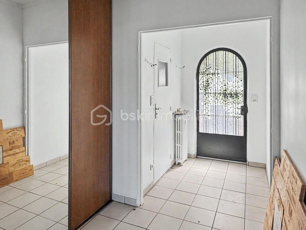 COMME UNE MAISON EN PLEIN CENTRE-VILLE ! APPARTEMENT AVEC ENTRÉE PRIVATIVE, JARDIN, STUDIO INDÉPENDANT ET GARAGE