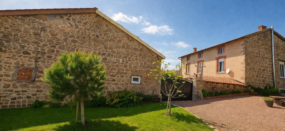 ST JUST EN CHEVALET - BEAU CORPS DE FERME EN PIERRE