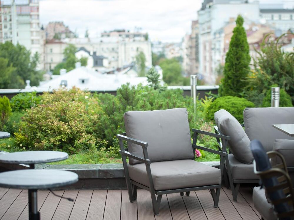 **4 PIECES + Terrasse + Parking inclus + Proche Métro Mairie des Lilas Ligne 11**