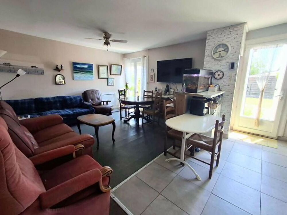 Maison de plain-pied avec grand garage, jardin et panneaux solaires - Saint-Christoly-de-Blaye (33920)