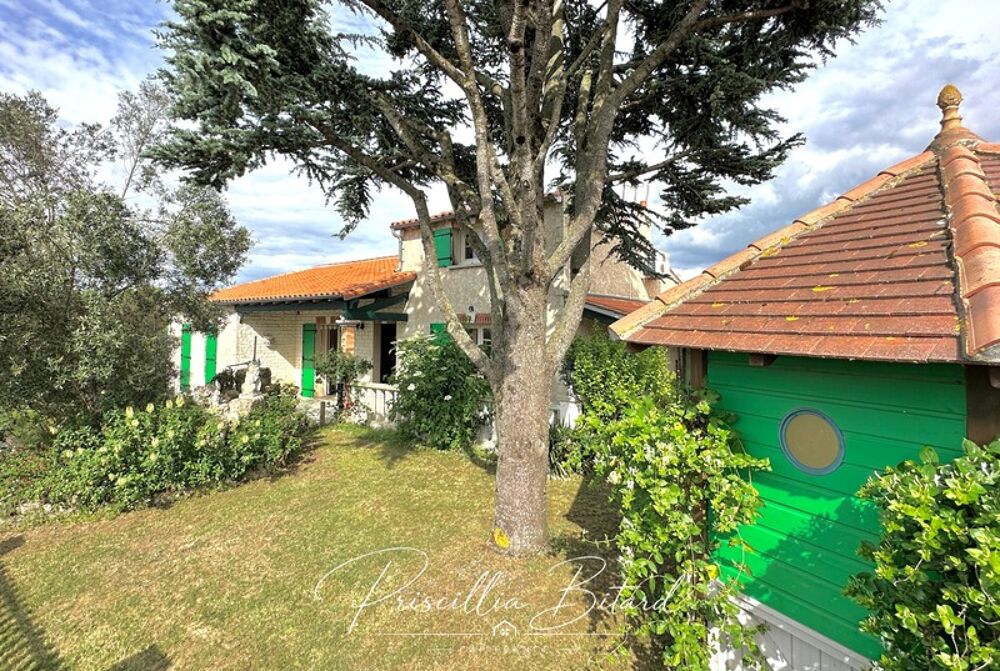 Aigrefeuille d'Aunis, maison de plain-pied avec piscine, garage de 80 m² et bureau indépendant