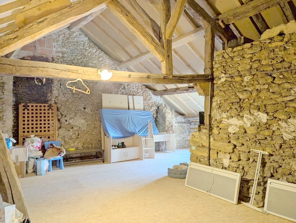 Maison de caractère de 99 m² avec cour + grenier aménageable. Toiture et isolation ext. Neuves
