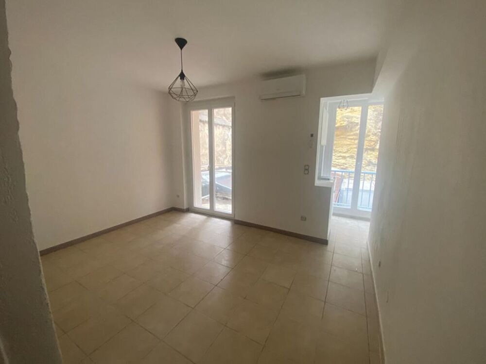Location Appartement À Louer : Studio Refait à Neuf en Centre-Ville de Salon-de-Provence Salon de provence