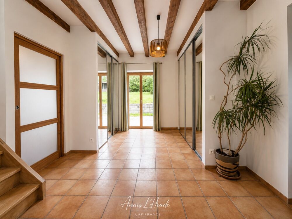 Vente Propriété/Château PROPRIÉTÉ D'EXCEPTION – PRÈS DE 300 m² – 2,7 HECTARES – INSTALLATIONS EQUESTRES - LOGEMENTS INDEPENDANTS Seyssel