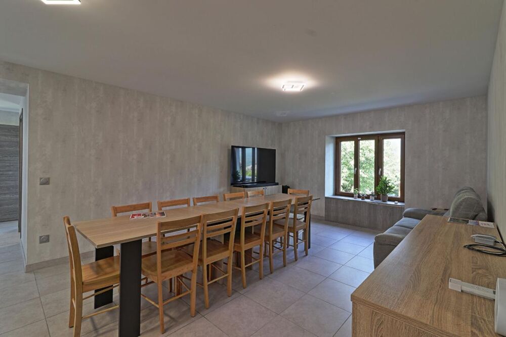 Vente Appartement T4 dans maison (3 chambres) entièrement rénové, Doussard, 89 m² avec jardin, garage, cave et parking Doussard