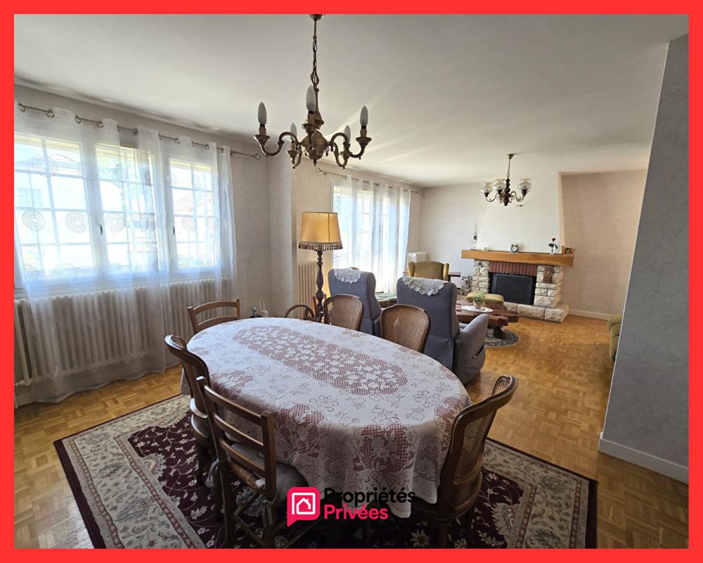 93370 MONTFERMEIL - Maison 6 pièces 177.66 m² de surface au sol totale- 3 Chambres - 1 Bureau - Garage -Jardin