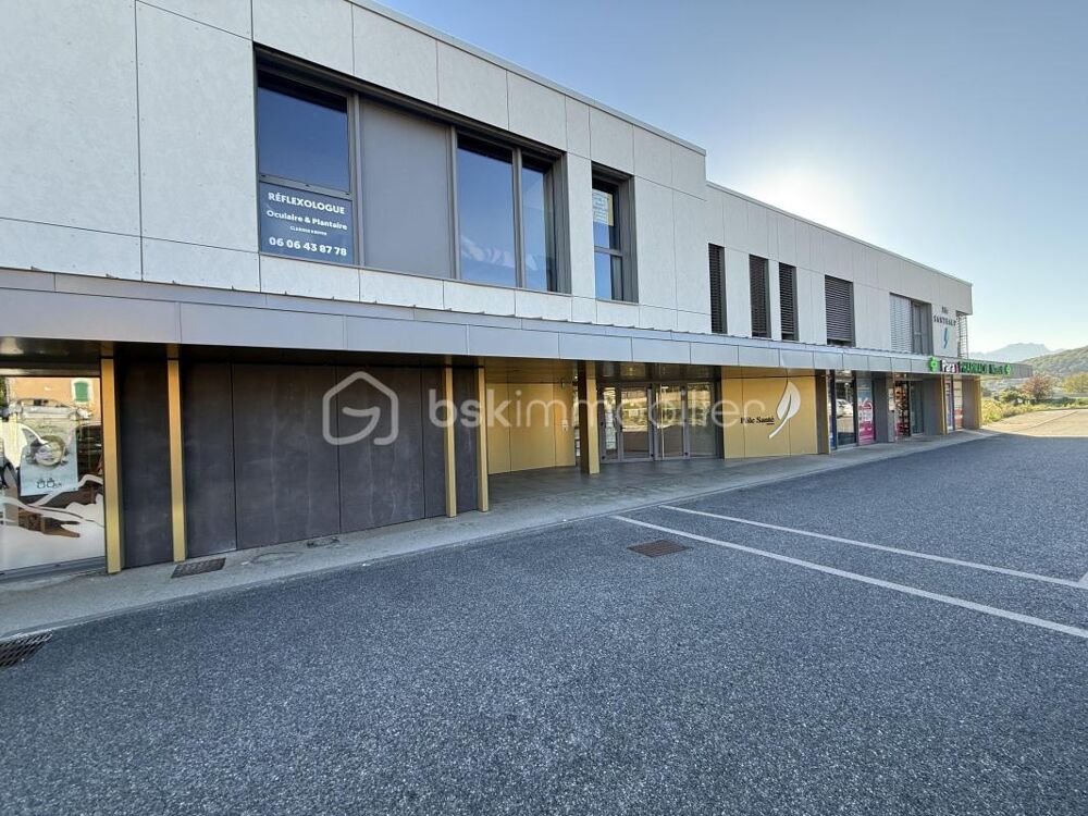   Magnifique local / Parking privatif / Espaces communs + Terrasse XXL 