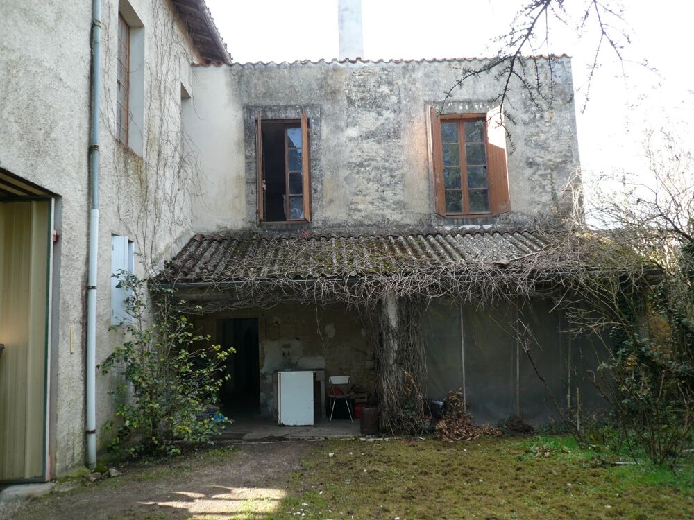 Vente Maison ? BURIE (17) A Vendre CORPS de FERME et Ses Nombreuses Dépendances ? Burie