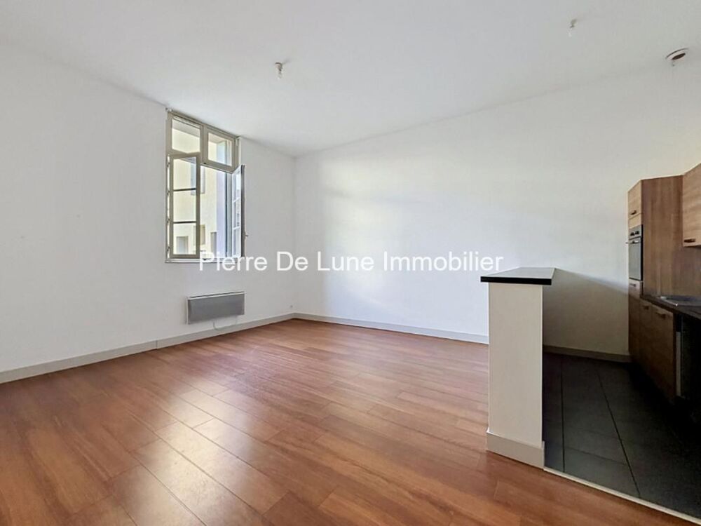Location Appartement Ecusson - grand T2 sur cour, DPE C, cuisine équipée,  parc Montpellier