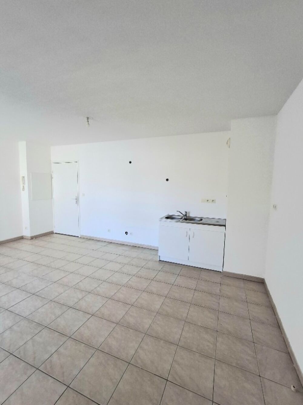 Location Appartement T2 avec terrasse et parking à ST CHAMAS Saint chamas