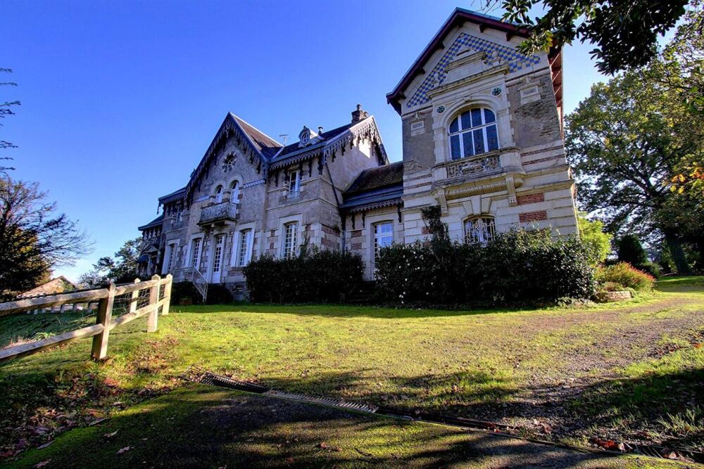 Manoir de 1850, maison de gardien et tennis sur un parc de 5ha
