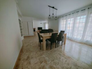  Appartement à louer 3 pièces 96 m²