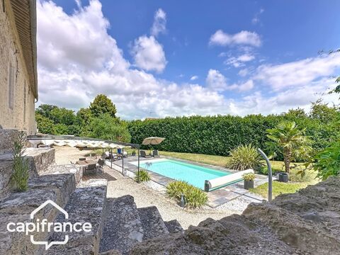   Ancienne demeure seigneuriale avec piscine et dpendances  charme, volumes et intimit au rendez-vous Maison - 9 pice(s) - 208 m