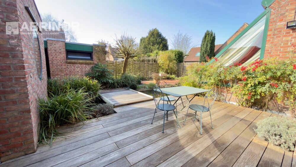 MAGNIFIQUE VILLA DE STYLE CONTEMPORAINE BATIE SUR PLUS DE 2200 M²