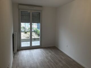  Appartement à louer 4 pièces 79 m²