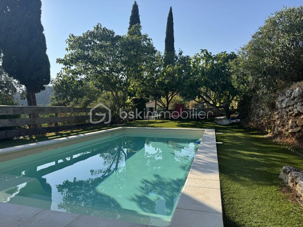 À La Roquebrussanne ( 83136), maison de charme dans un écrin de nature avec panorama exceptionnel, grand terrain et piscine