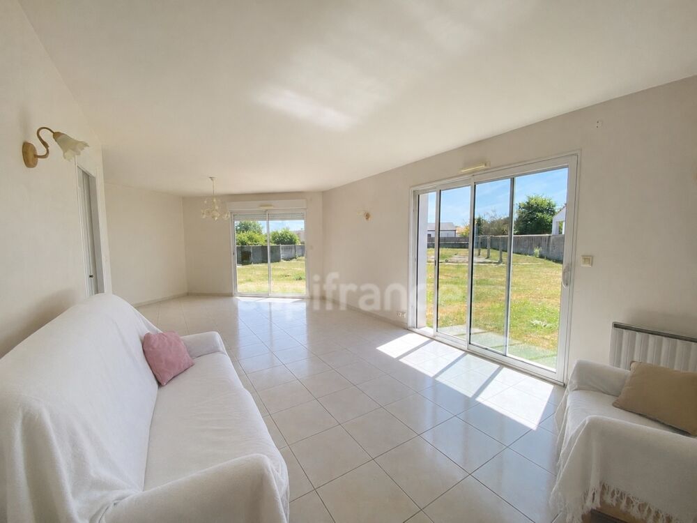Maison à vendre de plain-pied - 2 chambres - 2 000 m² terrain - CHALLANS (85)