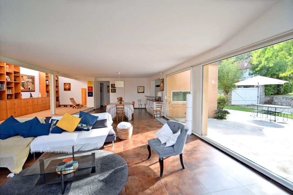 Dpt Yvelines (78), à vendre VILLENNES SUR SEINE, propriété P11 de 327,3 m² sur un terrain piscinable de 1 495,00 m²