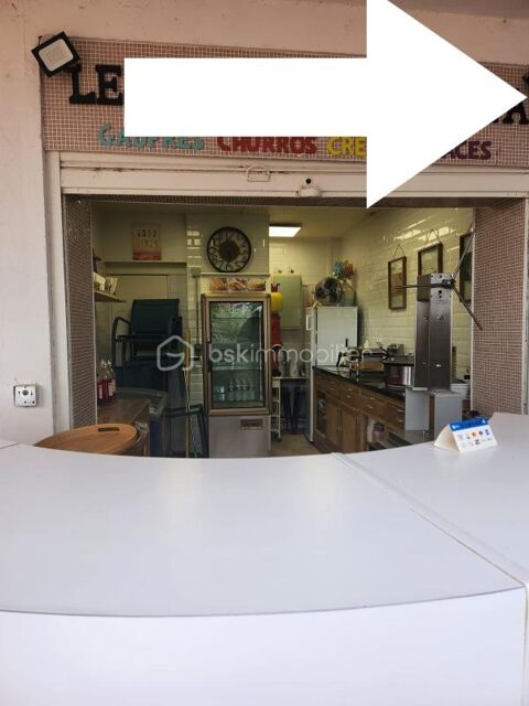   À VENDRE EN EXCLUSIVITE – LOCAL COMMERCIAL IDÉALEMENT SITUÉ SUR UNE PLACE TRÈS ANIMÉE 