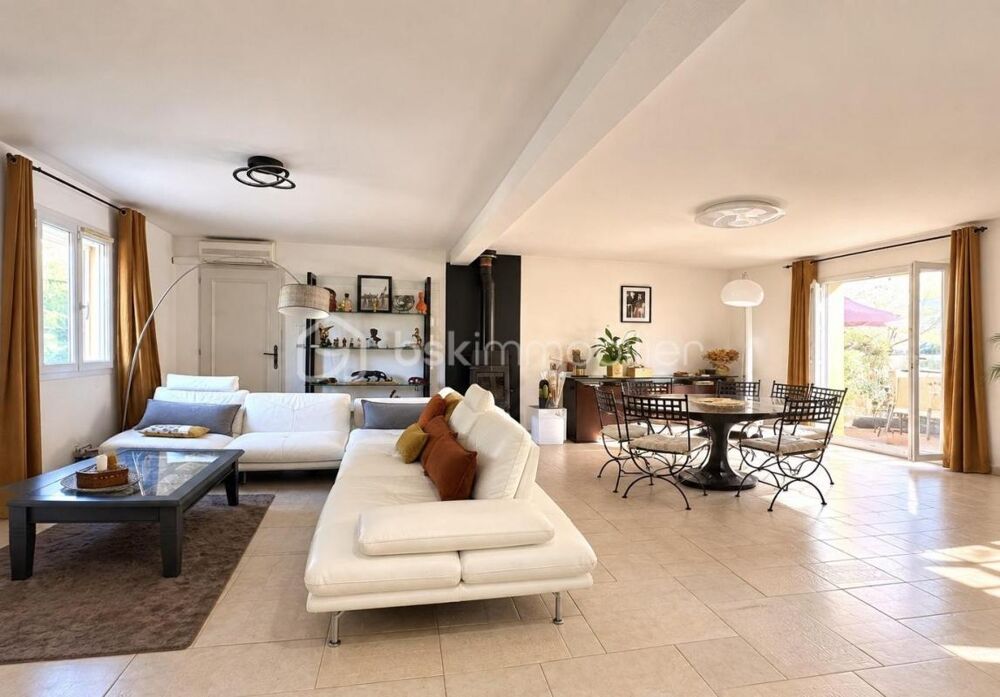 VILLA FAMILIALE DE 140 m2 AVEC PISCINE