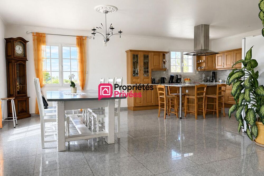 Vente Maison Belle propriété T7 de 231m², terrain de 6905m² avec un étang aux Richards 63780 à vendre Saint georges de mons