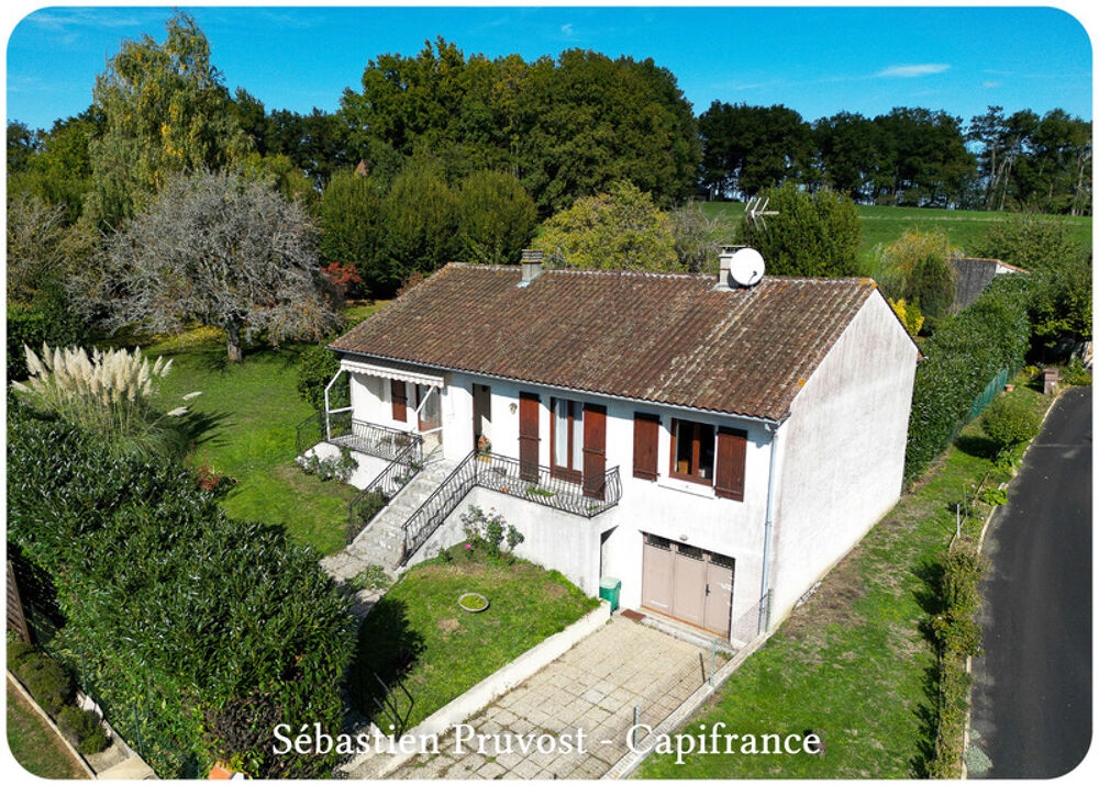 Maison à vendre 4 pièces NONTRON (24), Semi plain-pied, beau terrain clos 1845m2, sous-sol complet, secteur résidentiel