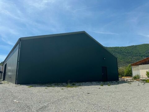   À vendre – Local commercial / murs commerciaux de 300 m² idéalement situés au pied du Dévoluy 