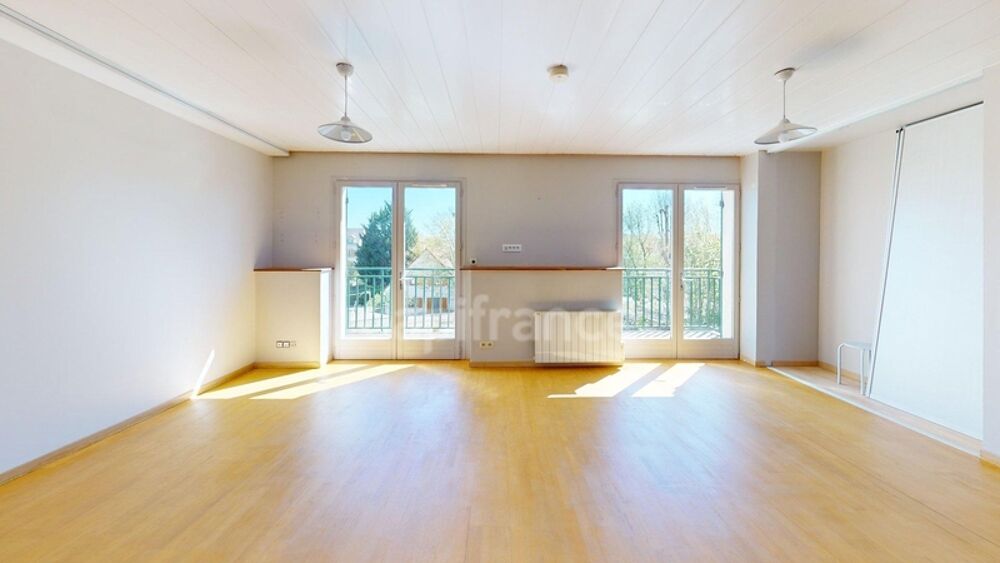 F3 de 72 m² à Corbeil-Essonnes, balcon, cave, RER D
