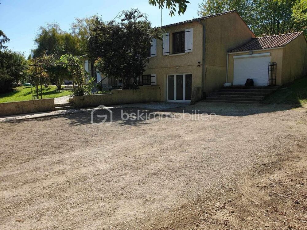 Vente Villa maison de 9 pieces avec piscine sur vaste parcelle arborée Tonnay charente