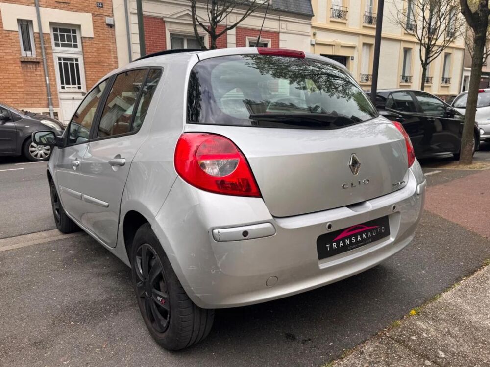 Clio III 1.6 16V 110 Luxe Dynamique A 2006 occasion 94100 Saint Maur Des Fossees