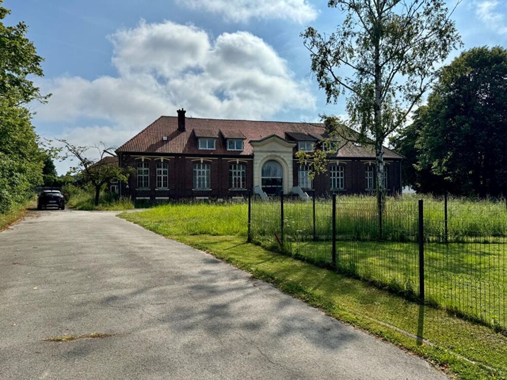Vente Immeuble Ensemble  immobilier exceptionnel  pour investisseurs  ou bailleurs sociaux .Terrain  7159m2 Surface hab:1883m2 Moreuil