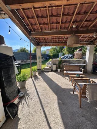 Vente Maison Maison T5 122 m² avec jardin + piscine. TRAVAUX Marseille 11