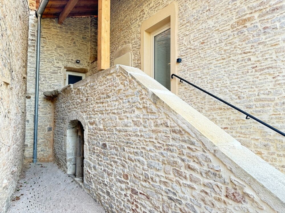 Le charme de lancien, le confort du moderne  Maison rénovée de 124 m² à Saint-Maurice-de-Satonnay