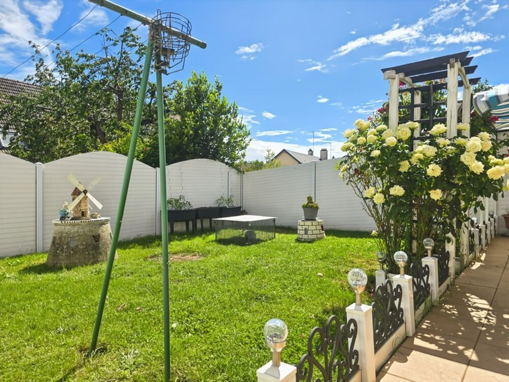Une belle opportunité entre Les Maillets et Premartine ! Maison familiale de 94 m² idéalement située, qui n'attend plus que votr