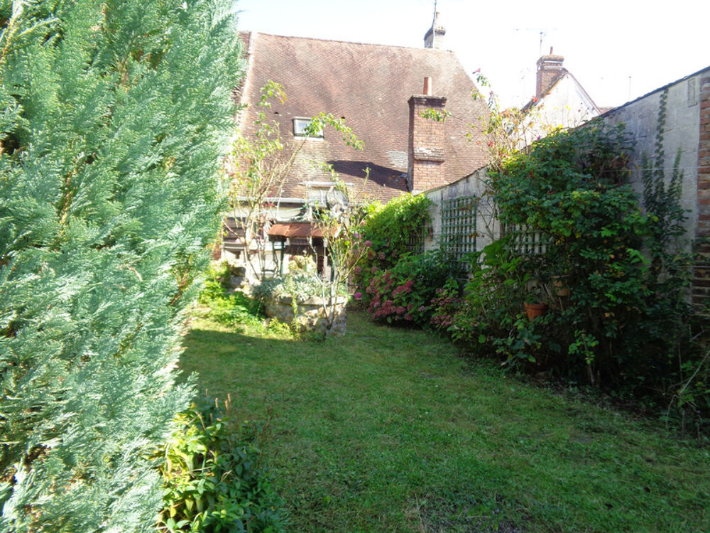 Maison à vendre 4 pièces BLENEAU (89) Maison au coeur du village de Bléneau, jardin et garage