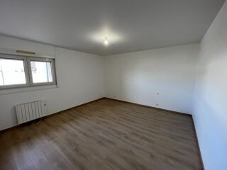  Appartement à louer 4 pièces 128 m²