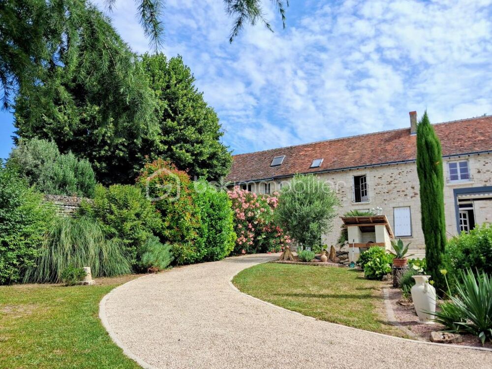 Exceptionnelle bastide du XVe siècle au coeur de la campagne tourangelle  Ancien logis seigneurial de l'Ardoise