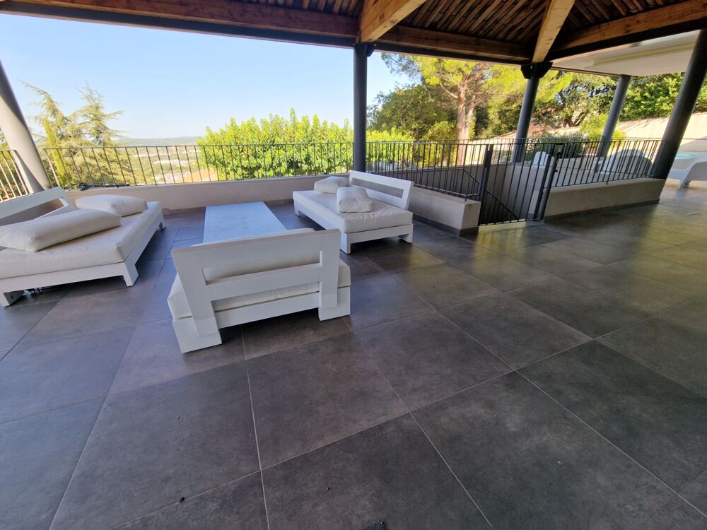 à vendre  Propriété/château Saignon (84400)