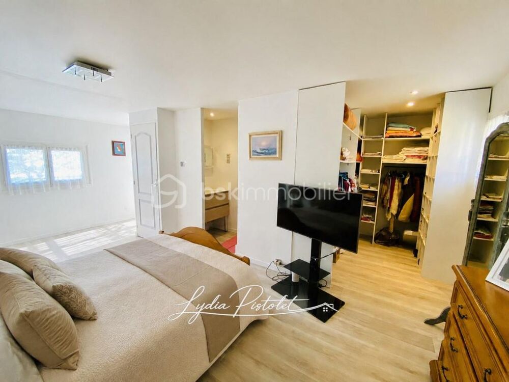 GARGAS (84) - Maison de plain-pied 150 m²  4 chambres  Bureau  Piscine  DPE B -