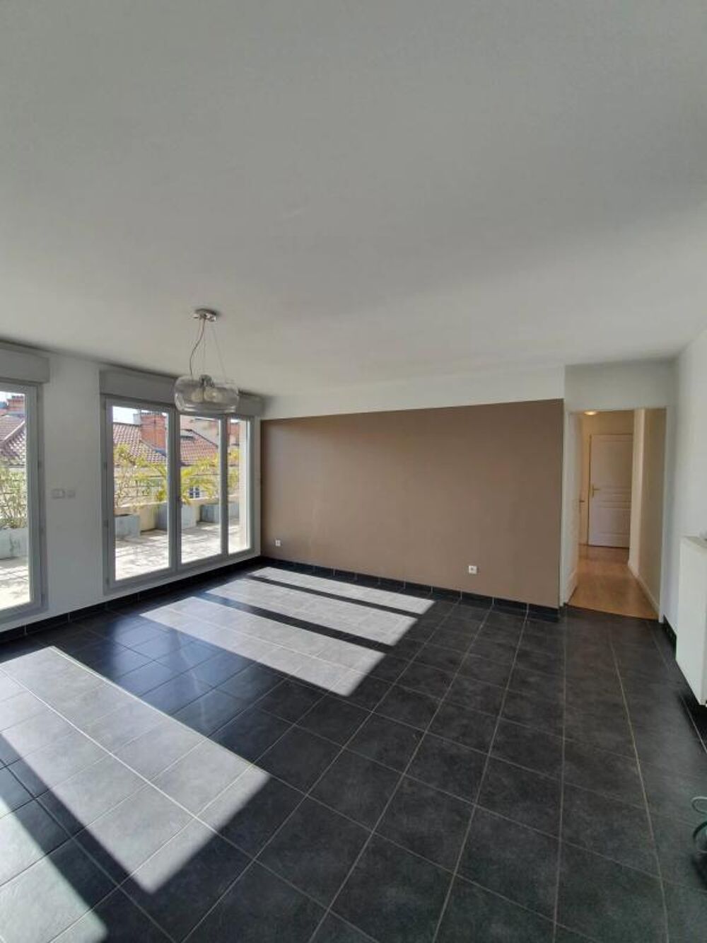 Location Appartement T5 100m2 +88 m2 de terrasses, garage double Lyon 9