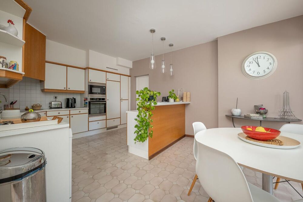 Villa 5 pièce(s) 182.80 m2 + Piscine + 4 terrasses + garage+ Pool House + Abris de jardin