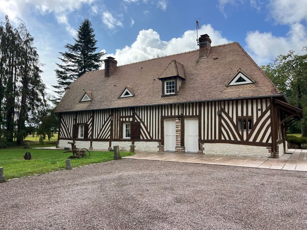 Maison de caractère avec colombages de 155 M2 avec 4 chambres avec une annexe 49 M2 sur 5000 M2 terrain