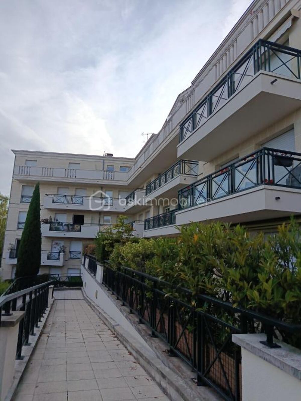 Vente Appartement Studio 32,50 m² avec BALCON & VUE ARBORETUM – DPE C (Idéal Investisseur ou 1er Achat) Le plessis robinson